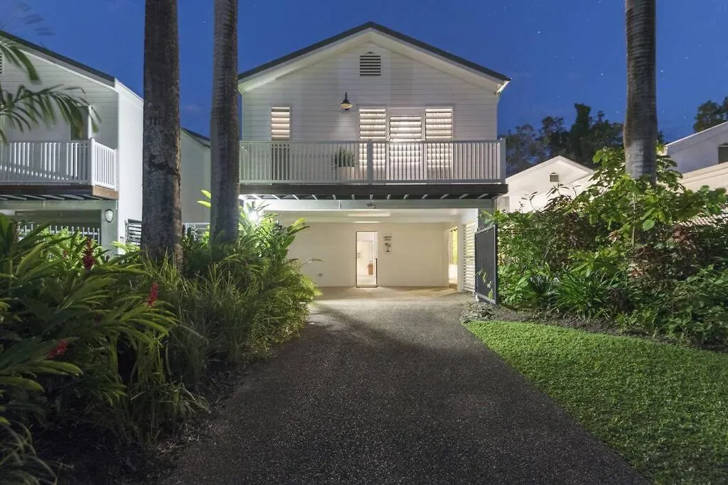 Driftaway On Garrick Street - Port Douglas Australia